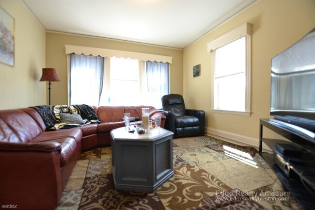 Building Photo - 5 br, 1 bath  - 21 Bentley St