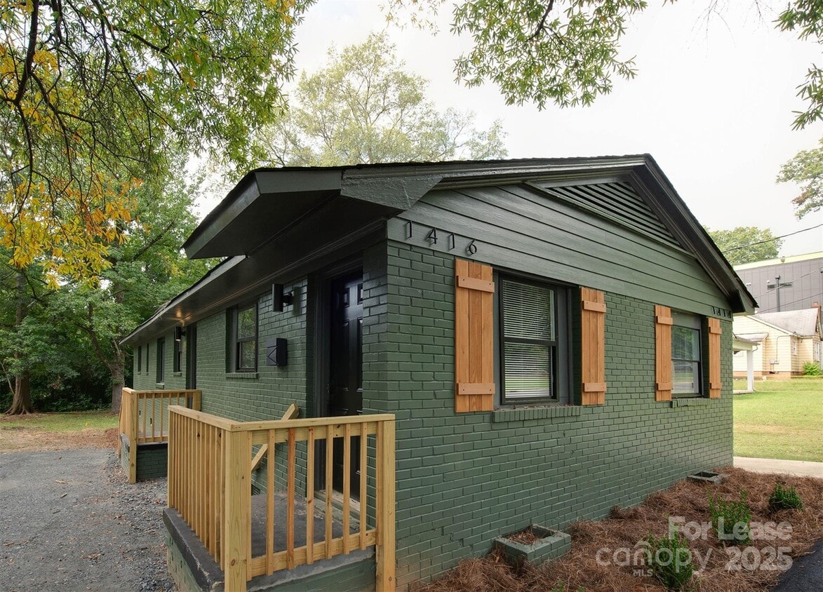 Primary Photo - 1416 Anderson St