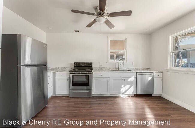 Building Photo - 3 br, 1 bath House - 415 N 9th Street