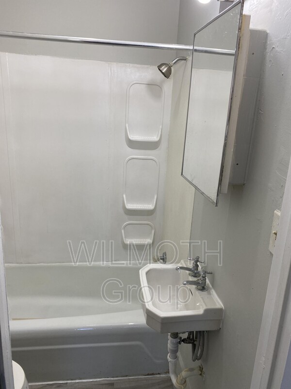 Foto del edificio - 8640 E Washington St