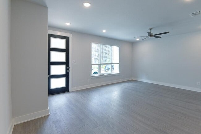 Foto del edificio - 817 Crystal Oak Ln