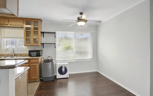 Foto del edificio - 6333 College Grove Way
