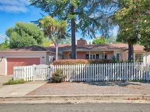 Building Photo - 7 Cypress Ave