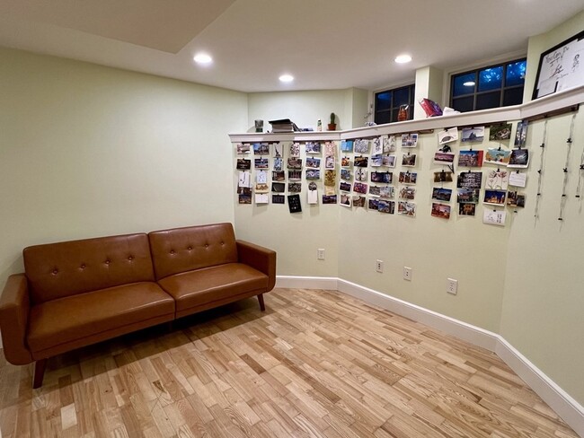 Building Photo - 29 Buckingham St