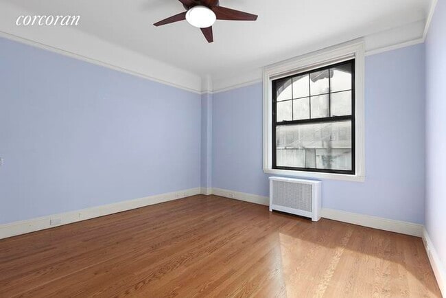 Building Photo - 215 W 98th St