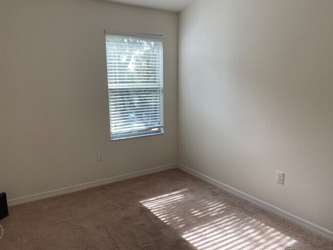 Building Photo - 3/3 Sawgrass Townhome Available