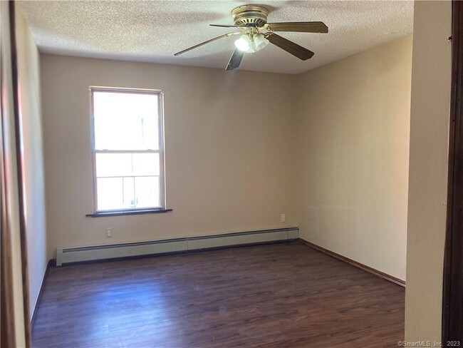 Building Photo - 10 Monaco Cir