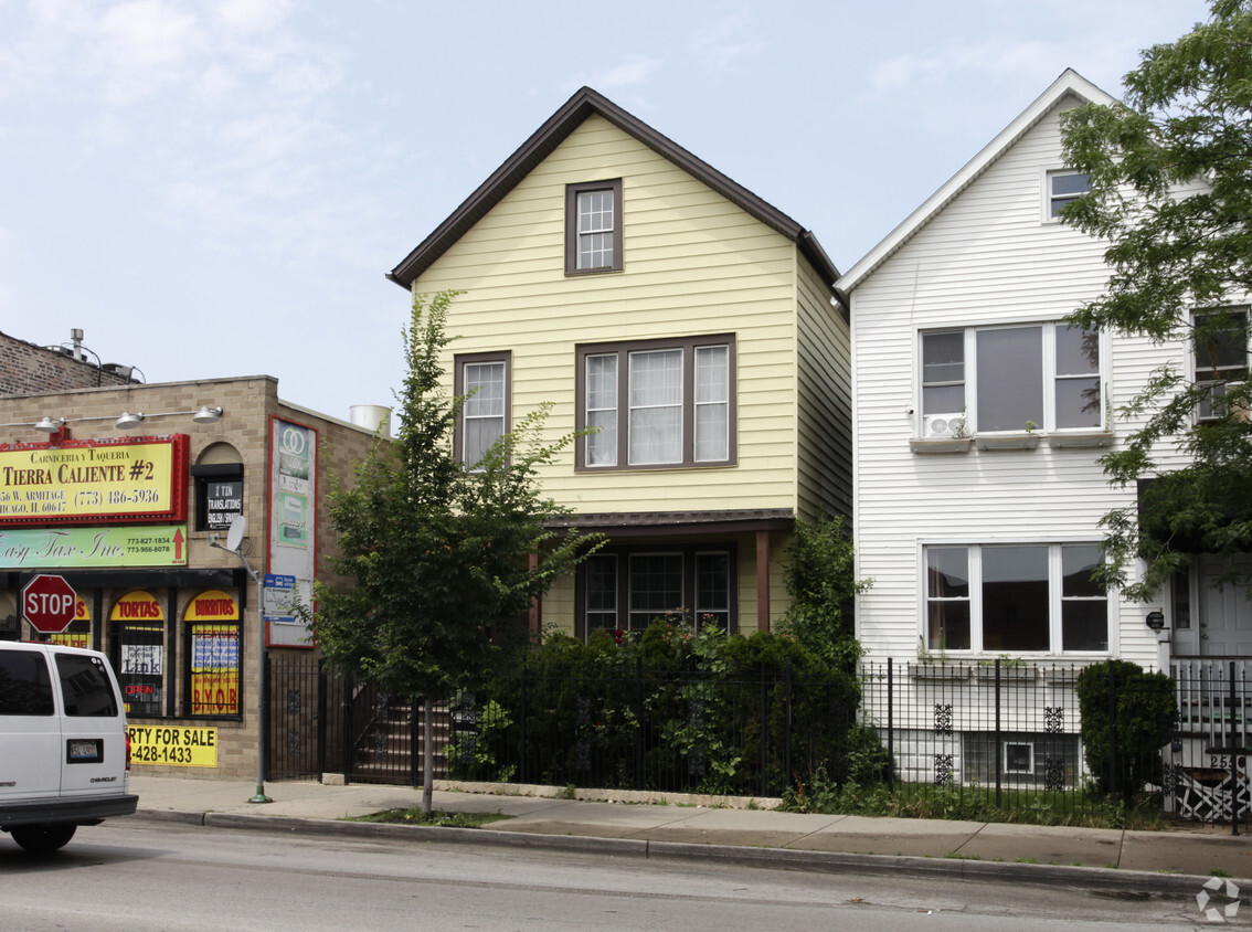 Primary Photo - 2552 W Armitage Ave