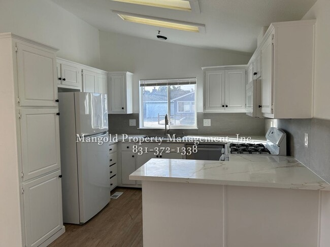 Building Photo - Spacious 3-Bedroom 2-Bath Home  with Fireplace, Fenced Yard, and Attached Garage