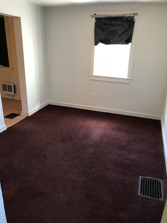 1079 3rd Ave Unit 8, New Kensington, PA 15068 Room for Rent in New