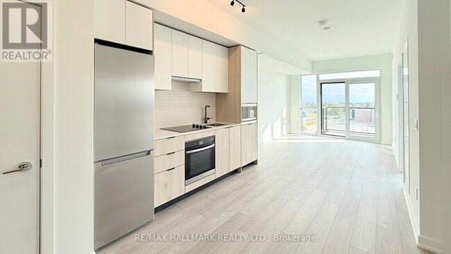 Building Photo - 1007 The Queensway