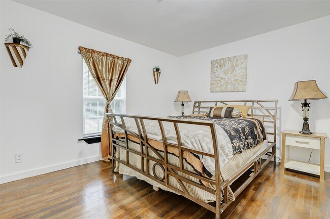 Building Photo - 706 Beaumont St