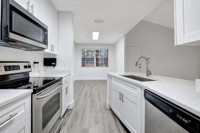 Foto del edificio - 3111 Clint Moore Rd
