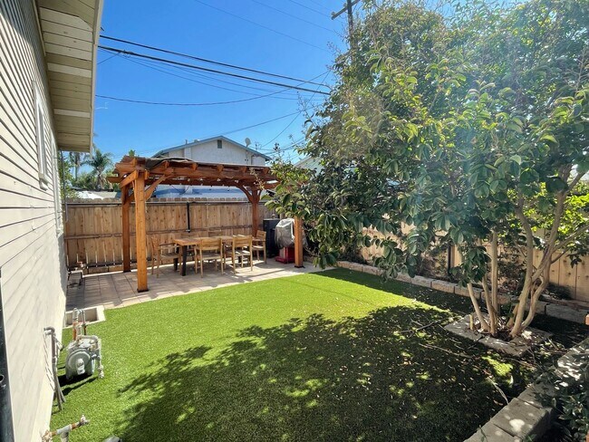 Building Photo - COMING SOON!!!!!!! Beautiful, charming cra...