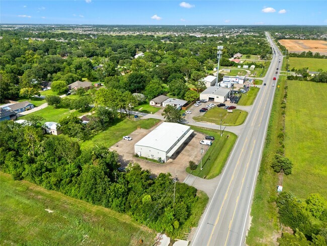 Foto del edificio - 8019 Farm to Market 517 Rd W