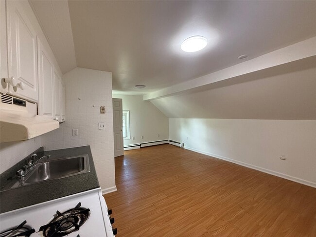 Building Photo - 8 Harrison St