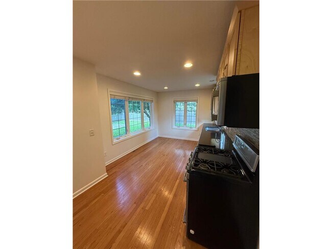 Foto del edificio - 709 Wayzata Blvd E
