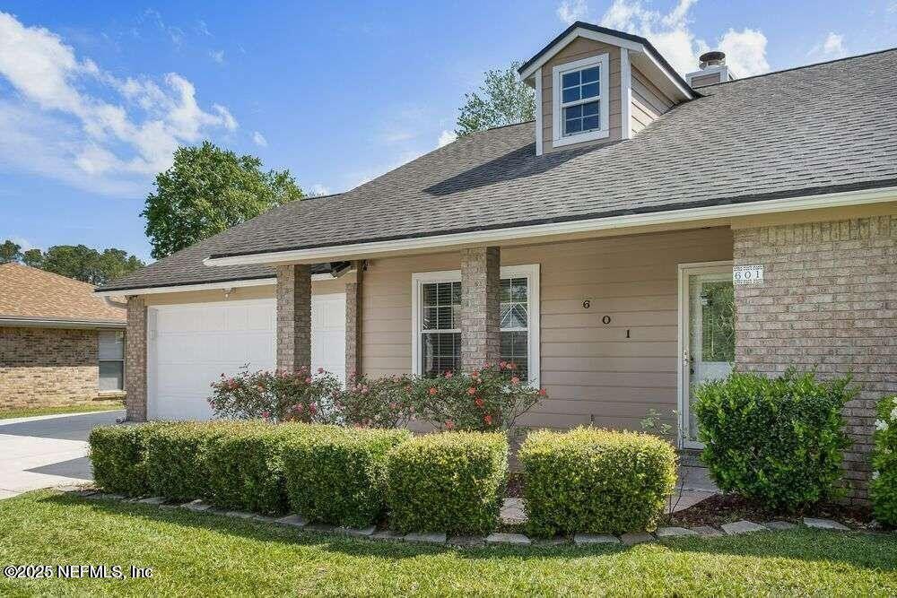 Foto principal - 601 Robert Livingston St
