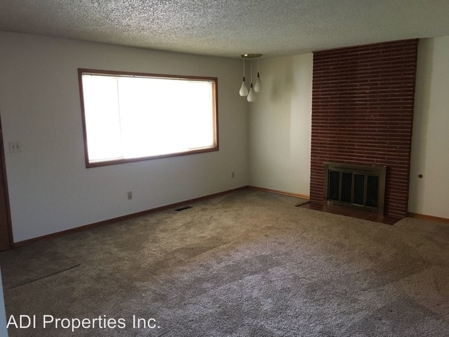 Building Photo - 13115 SW Foothill Dr