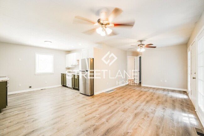 Building Photo - Huge 3 BR for you!