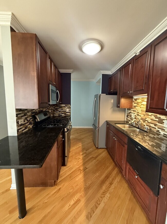 Foto del edificio - 630 N State St