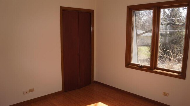 Building Photo - 326 Meadowrue Ln