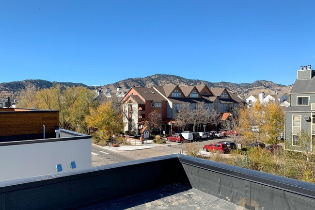 Photo - Stand-alone Luxury Residence at the Corner... House