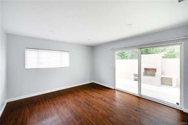 Foto del edificio - 8241 Vantage Ave