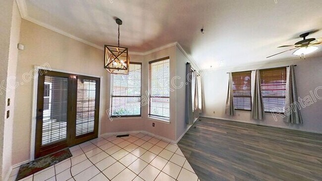 Foto del edificio - Spacious Edmond 4-Bed, 3-Bath Home with Storm Shelter