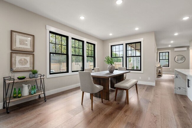 Building Photo - 124 Holworthy St