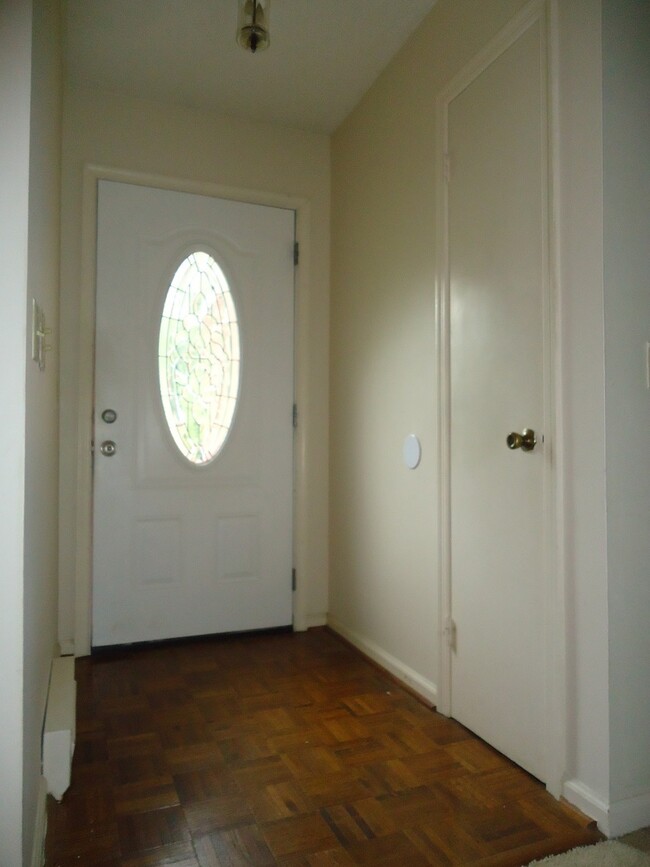 Building Photo - 309 Holtz Ln