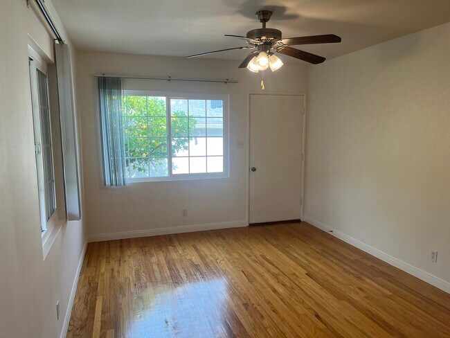 Foto del edificio - 1126 E Palmer Ave