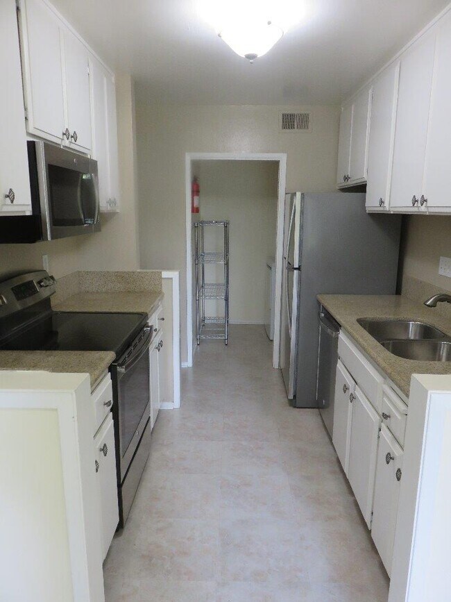 Building Photo - 3314 Brittan Ave