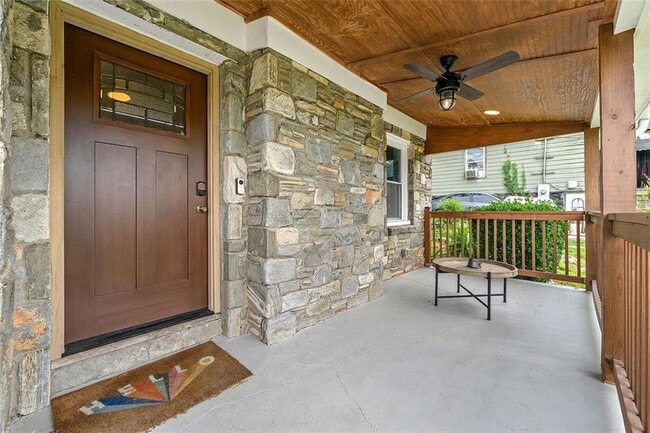 Foto del edificio - 323 Anderson Ave NW