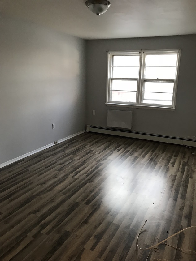 Foto principal - 1173 E 73rd St