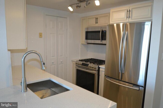 Building Photo - 4808 Moorland Ln