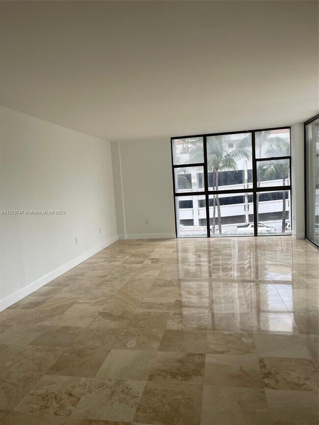 Foto del edificio - 3731 N Country Club Dr