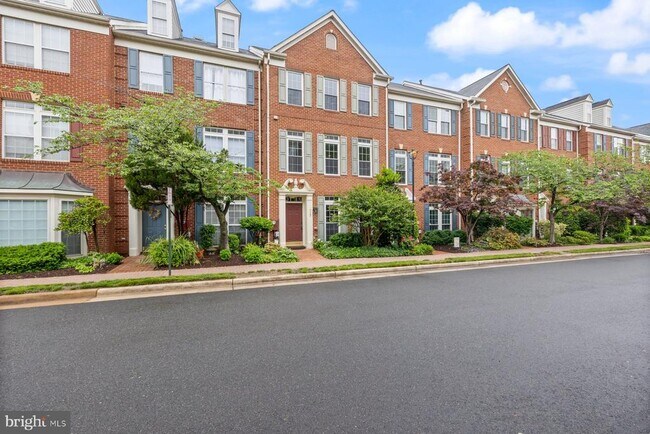 Foto del edificio - 713 Norfolk Ln