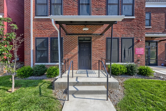Building Photo - 213 Jackson St