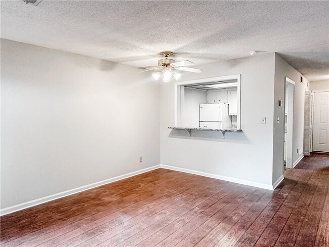 Foto del edificio - 3730 Old Flowery Branch Rd