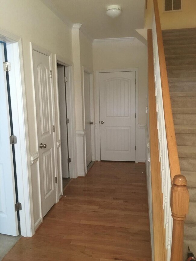 Foto del edificio - 6007 Kentworth Dr