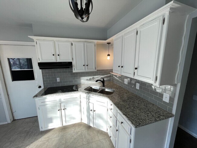 Building Photo - Beautiful home for lease near Hefner & Penn