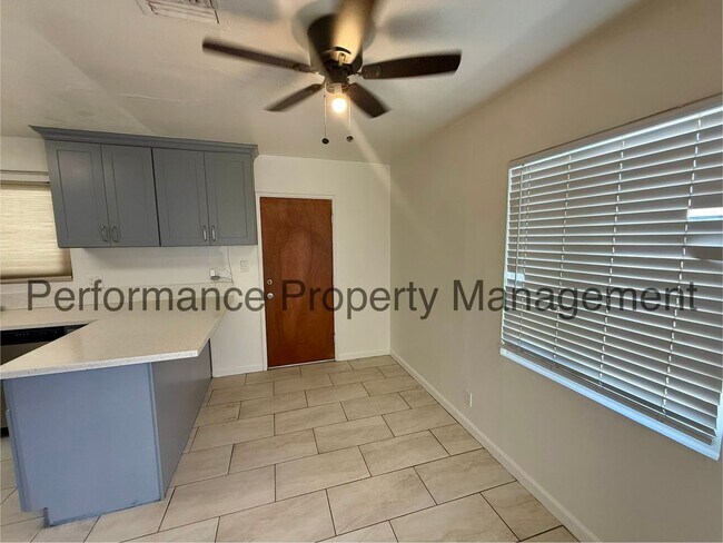 Building Photo - Updated 4 Bed/3 Bath SE Bakersfield Home w/ ADU & $0 Deposit Option