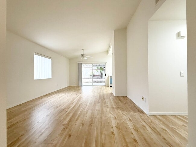 Foto del edificio - Single Story in Rancho Del Oro!