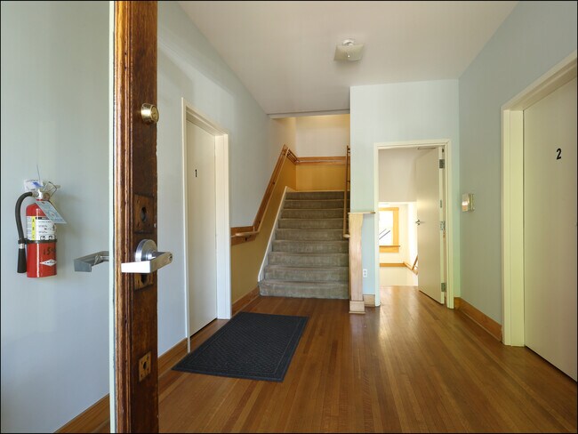 Building Photo - 1544 SE Hawthorne Blvd