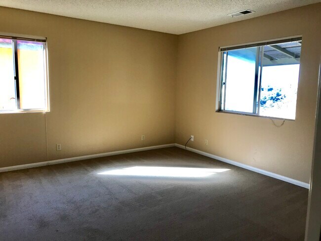 Large Bedrooms - 1400 Flame Tree Ln