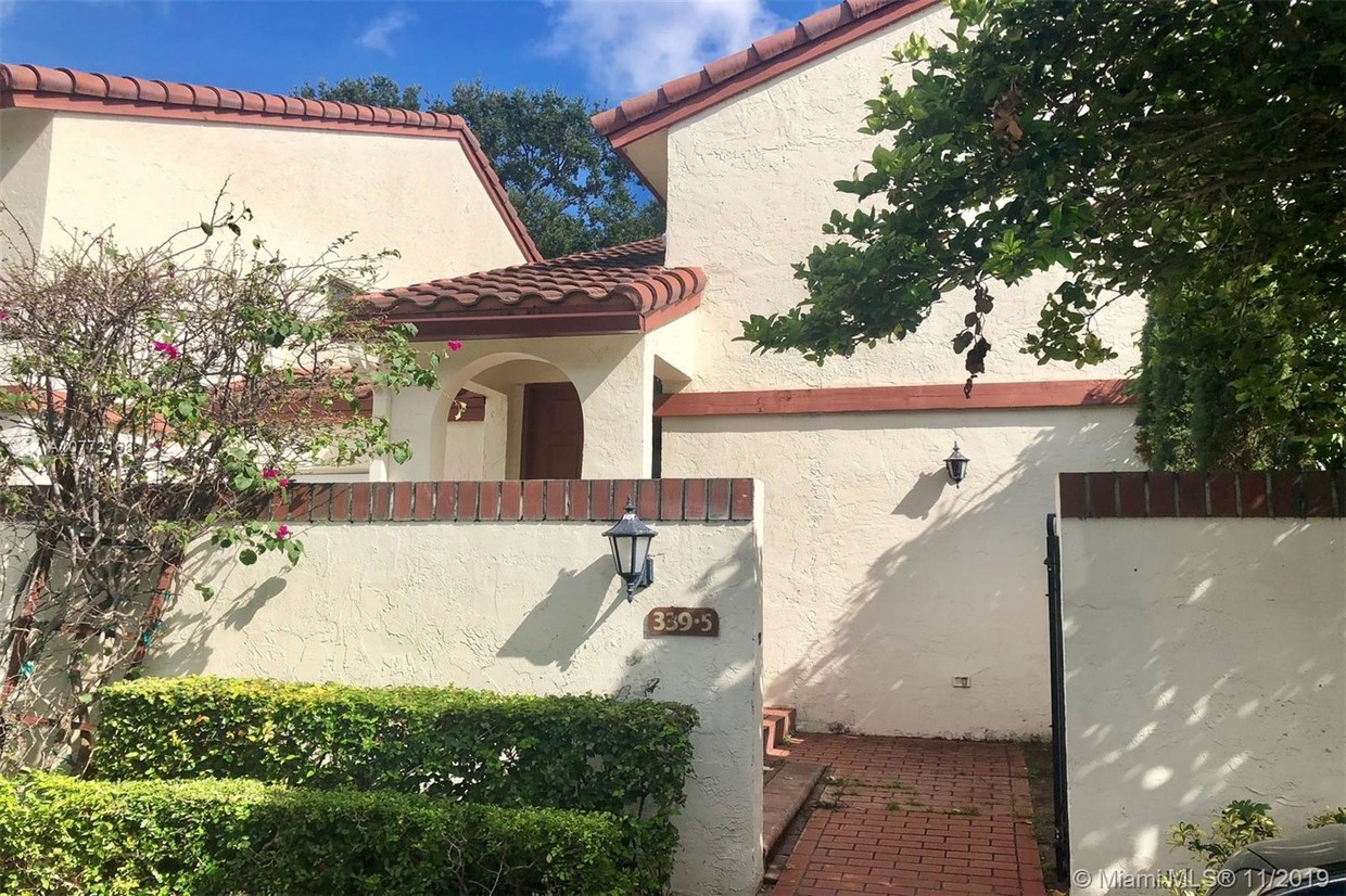 Foto principal - 339 Ives Dairy Rd