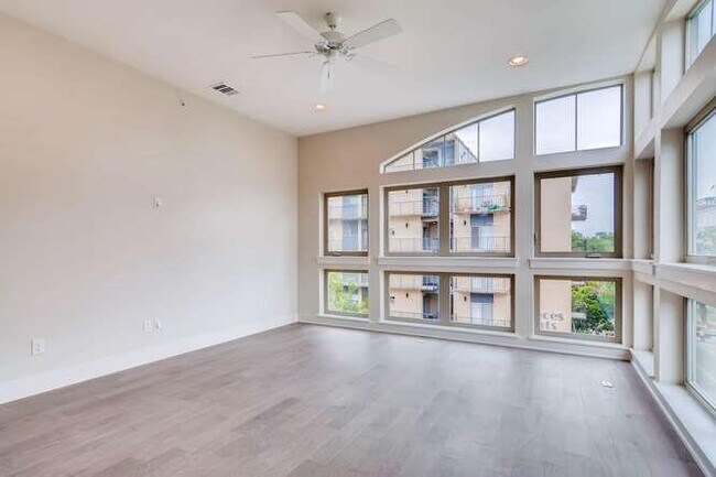 Building Photo - 908 Nueces St