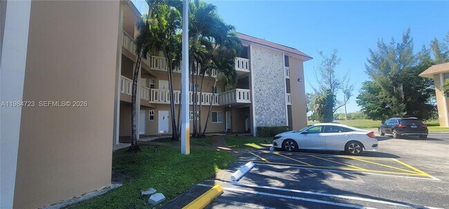 Foto del edificio - 7430 Miami Lakes Dr