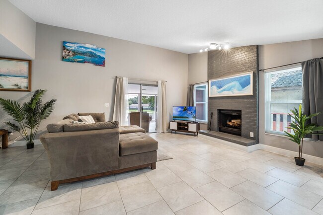 Building Photo - 2256 Greenview Cir